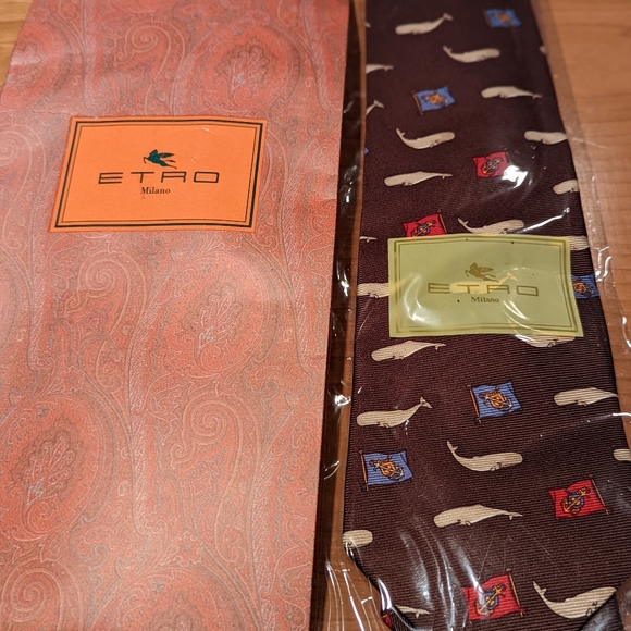 Etro tie with whales red, blue, and white - Picture 2 of 4